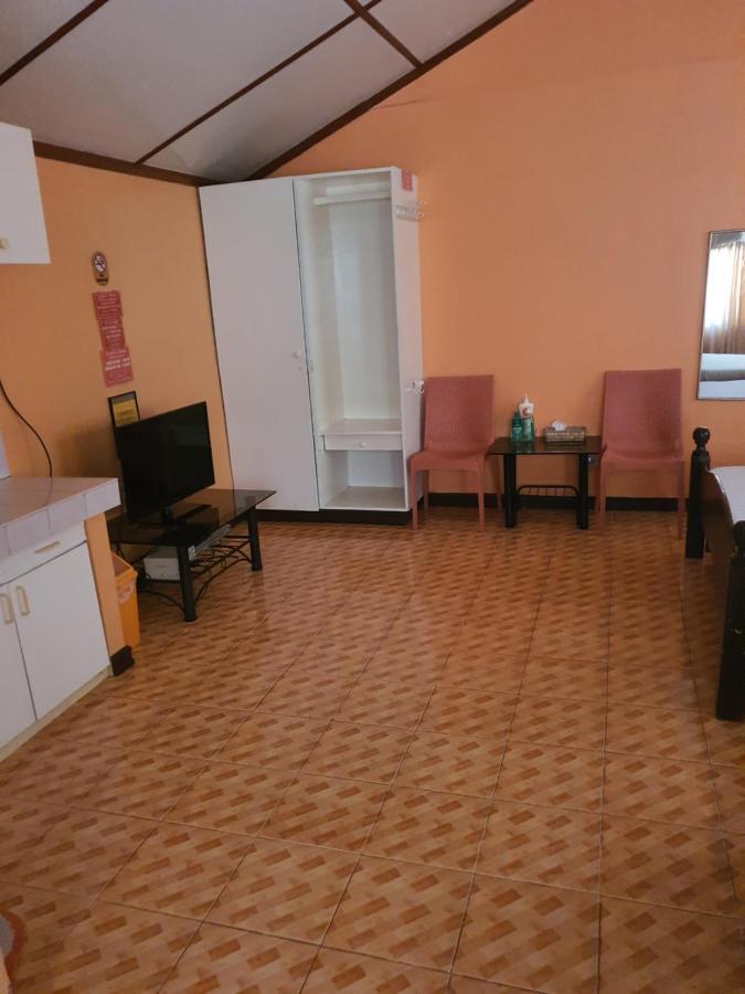 L & M Hearthstones Lodge Ослоб Экстерьер фото